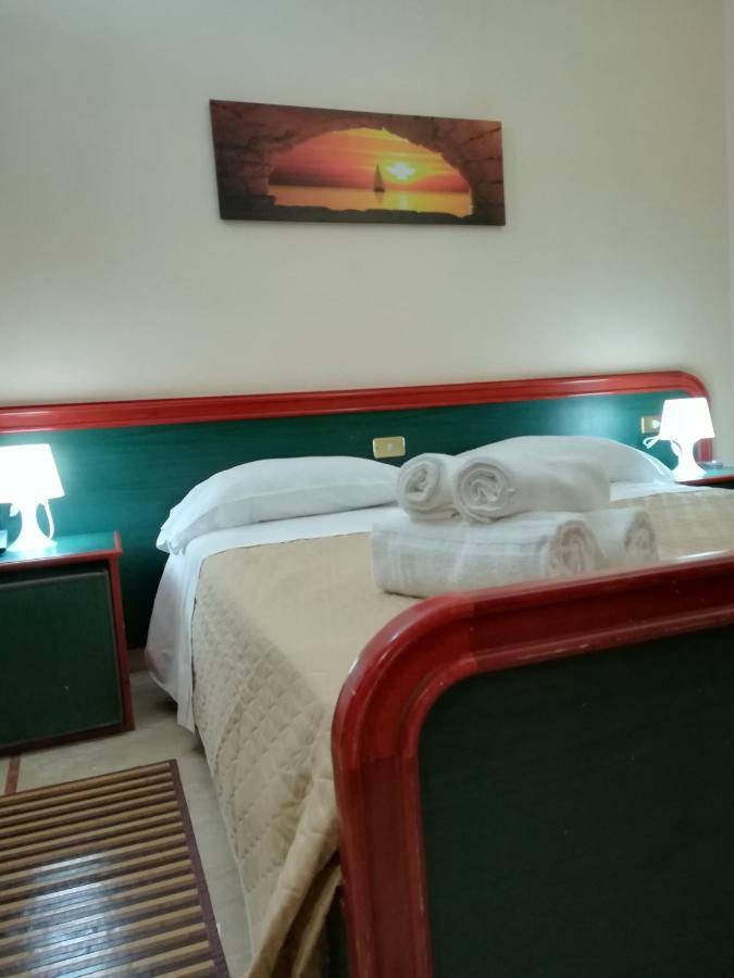 Albergo Ristorante Bar Pizzeria La Lanterna Santi Cosma e Damiano Екстериор снимка